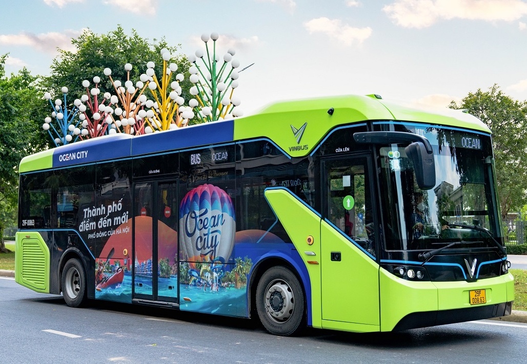 Vingroup tổ chức hàng trăm chuyến VinBus miễn phí tới Mega Grand World Hà Nội