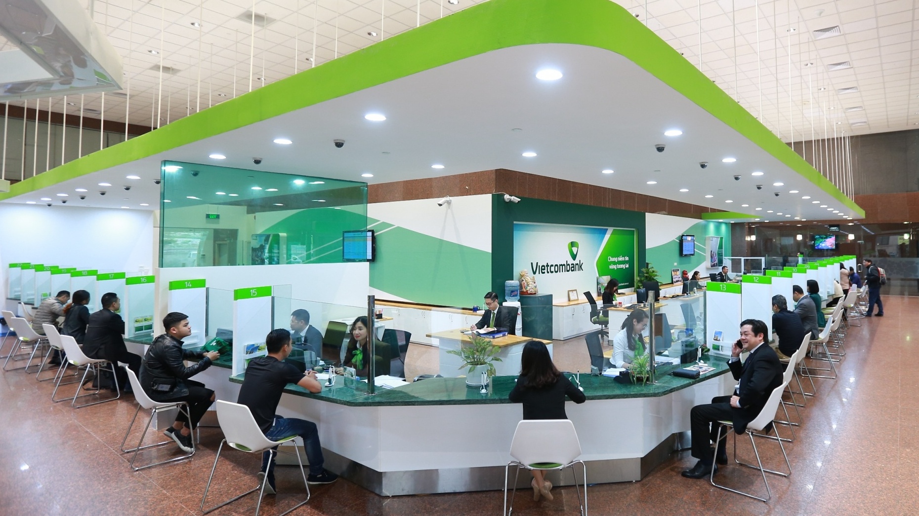 Vietcombank bất ngờ tăng phí một loạt dịch vụ thẻ