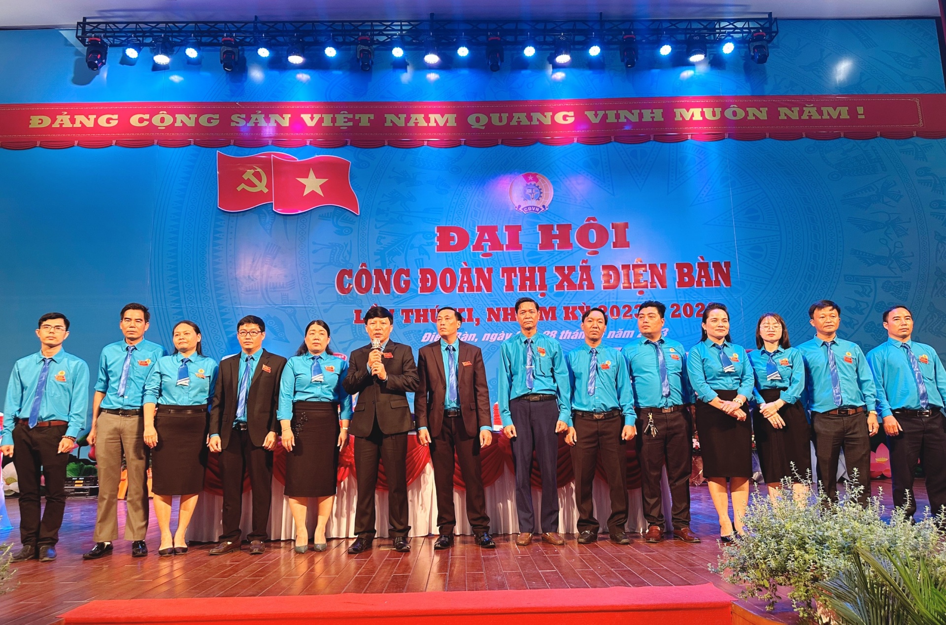 Ban Chấp hành LĐLĐ thị xã Điện Bàn khóa XI ra mắt Đại hội. Ảnh: PHAN NGUYÊN. Ban Chấp hành LĐLĐ thị xã Điện Bàn khóa XI ra mắt Đại hội. Ảnh: PHAN NGUYÊN.