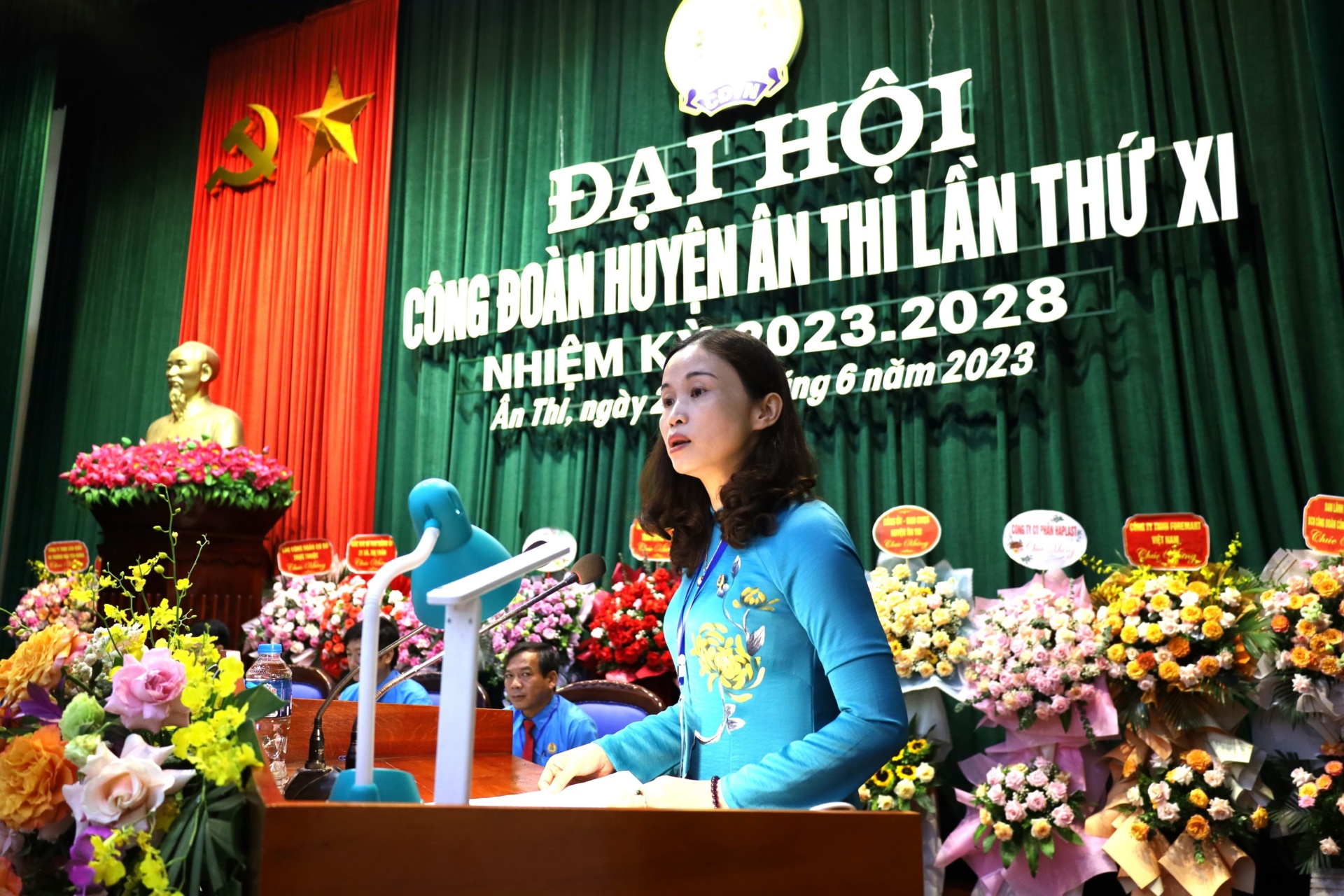 Phấn đấu đưa phong trào CNVCLĐ huyện Ân Thi lên tầm cao mới Phấn đấu đưa phong trào CNVCLĐ huyện Ân Thi lên tầm cao mới