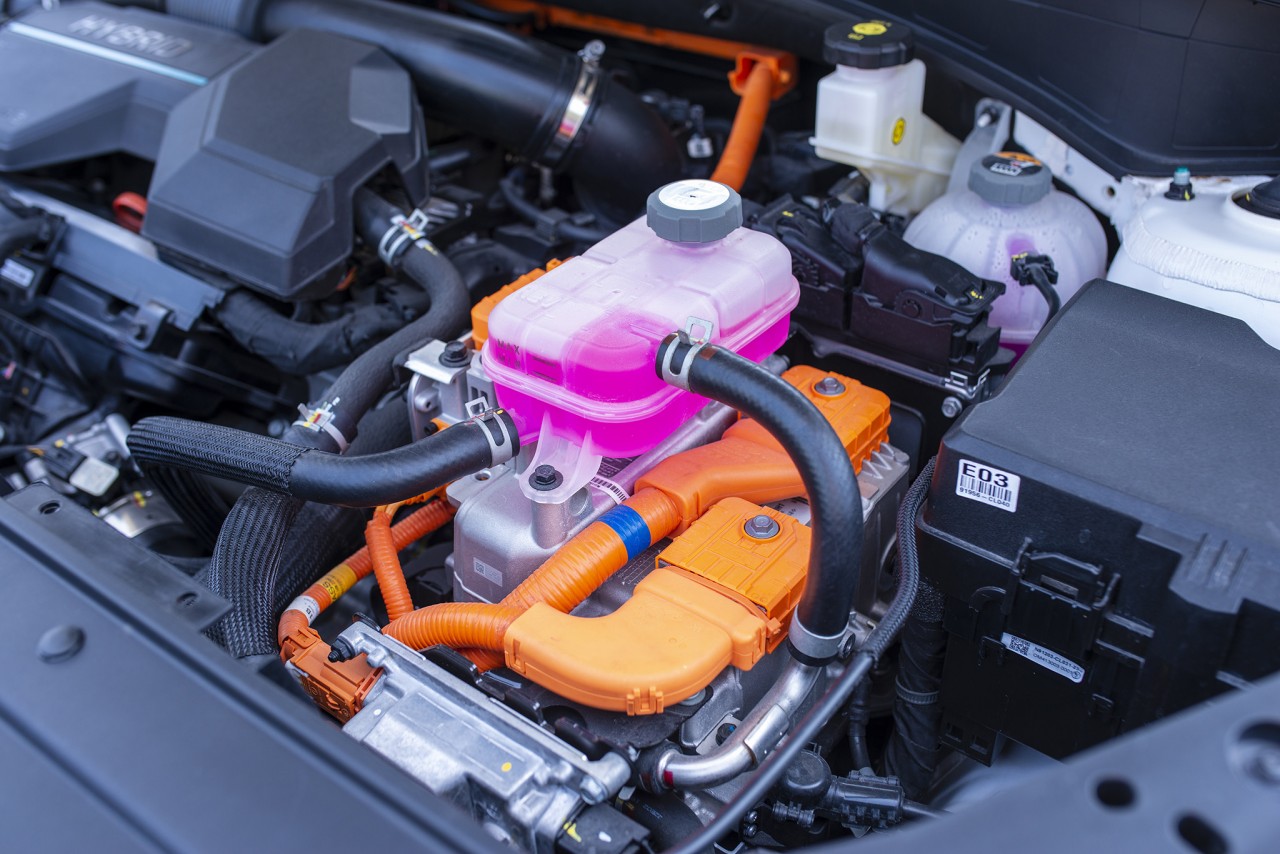 Hyundai Santa Fe Hybrid có mặt tại Việt Nam với giá 1,45 tỷ đồng