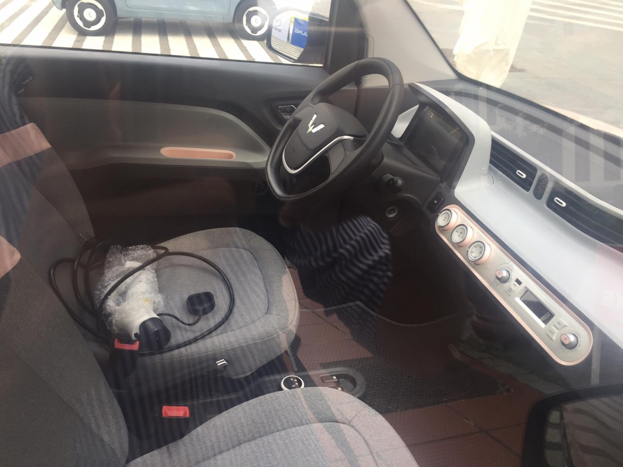 Wuling Hongguang Mini EV 2023 chính thức trình làng, giá 239-279 triệu đồng Wuling Hongguang Mini EV 2023 chính thức trình làng, giá 239-279 triệu đồng