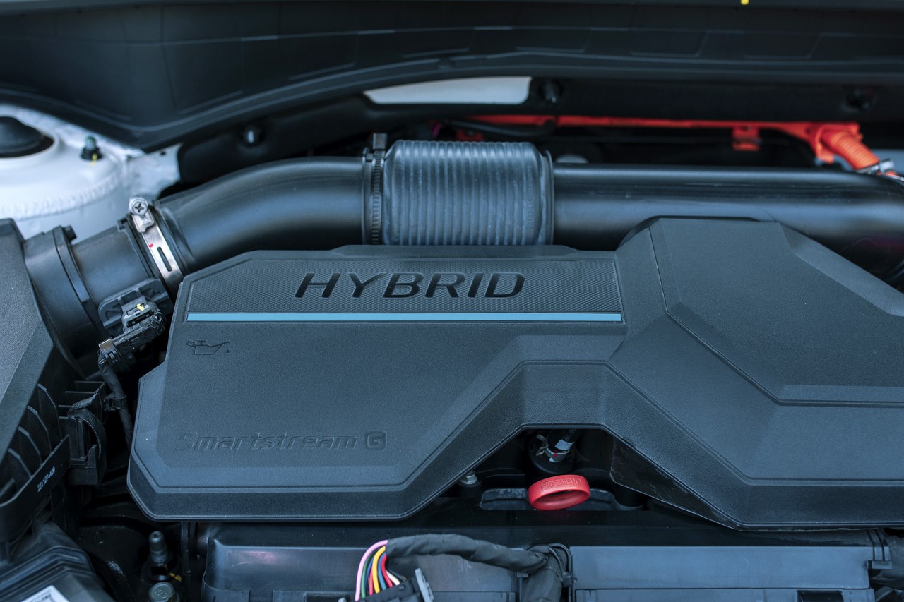 Hyundai Santa Fe Hybrid có mặt tại Việt Nam với giá 1,45 tỷ đồng