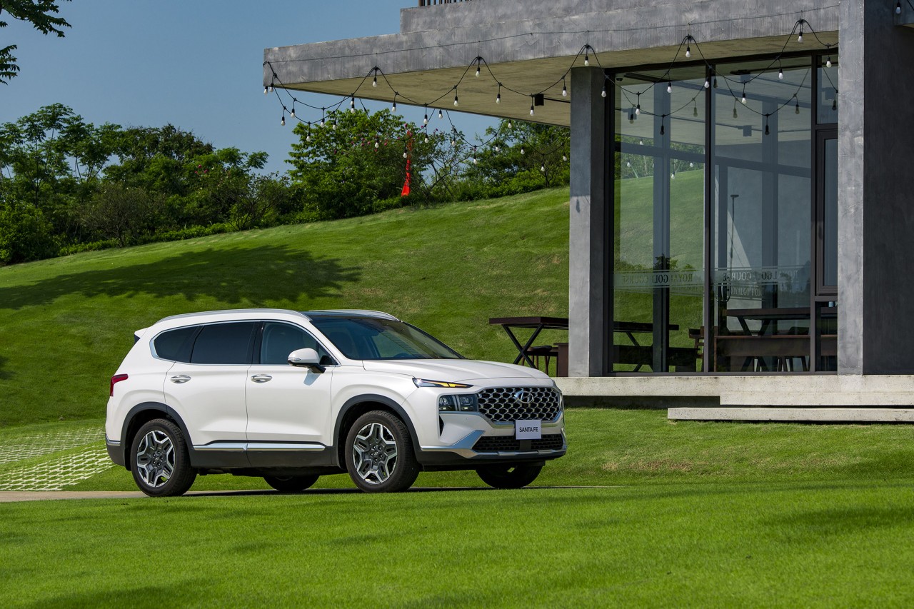 Hyundai Santa Fe Hybrid có mặt tại Việt Nam với giá 1,45 tỷ đồng