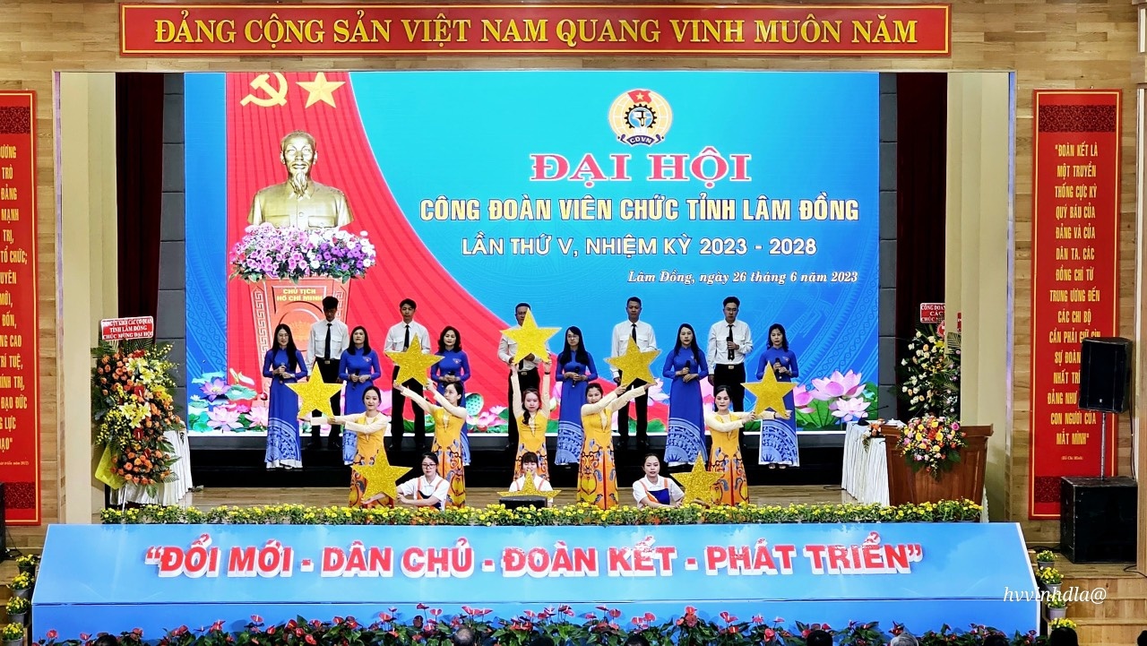 Công đoàn đẩy mạnh phong trào thi đua, góp phần xây dựng Đảng, chính quyền vững mạnh Công đoàn đẩy mạnh phong trào thi đua, góp phần xây dựng Đảng, chính quyền vững mạnh