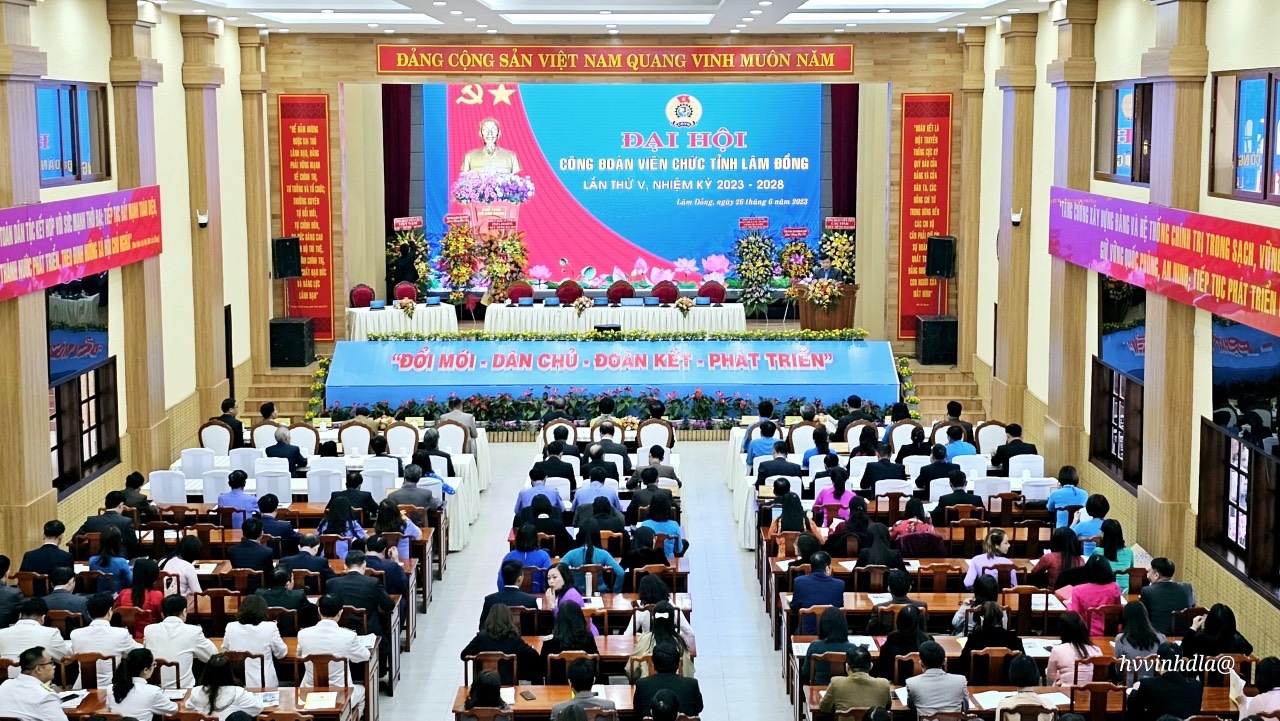 Công đoàn đẩy mạnh phong trào thi đua, góp phần xây dựng Đảng, chính quyền vững mạnh Công đoàn đẩy mạnh phong trào thi đua, góp phần xây dựng Đảng, chính quyền vững mạnh