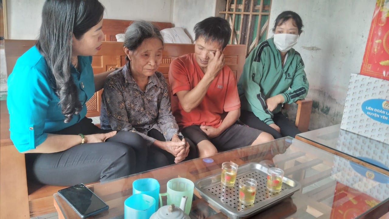 Giúp người lao động, không phải chỉ đưa họ 