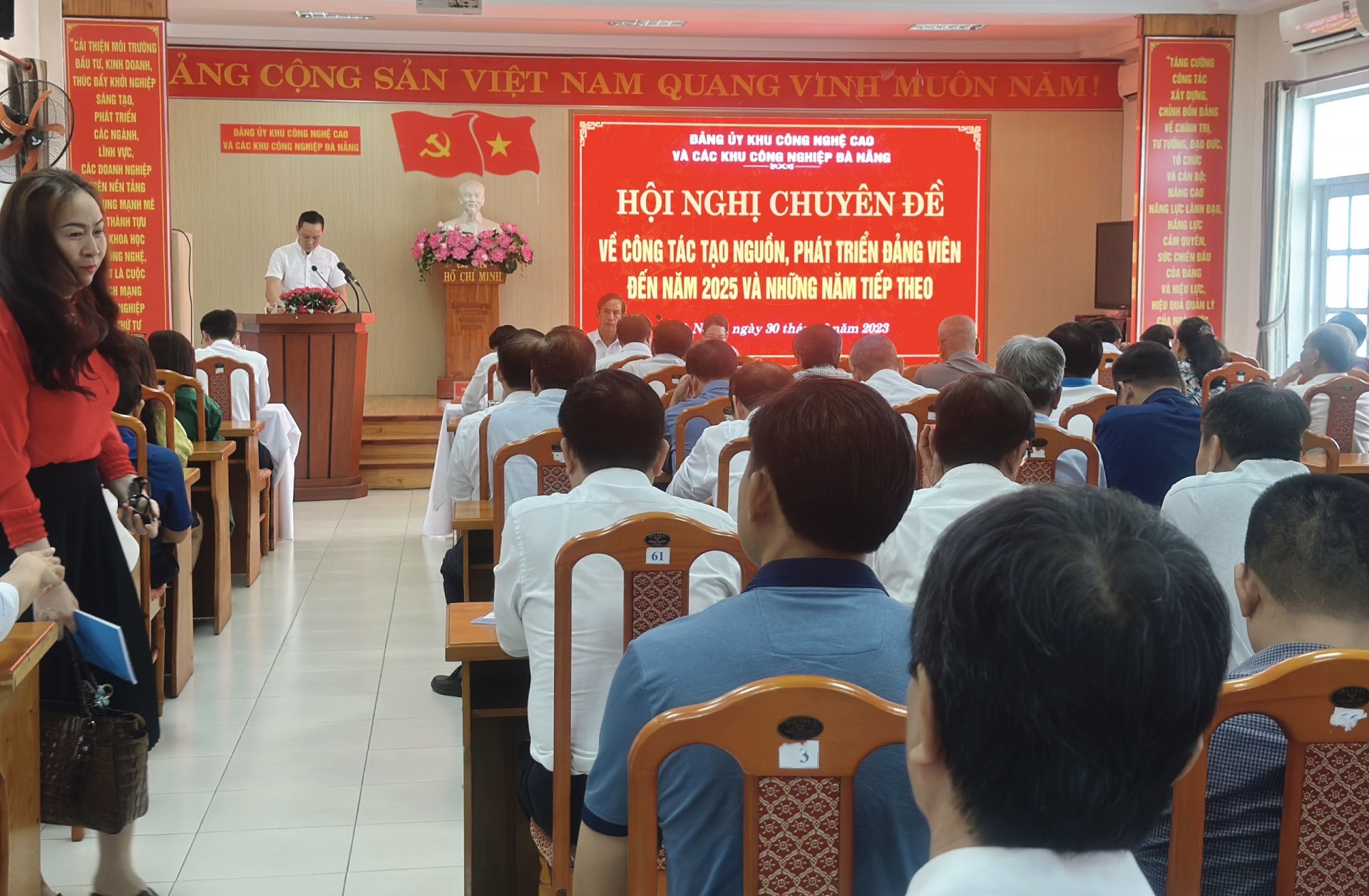 Toàn cảnh hội nghị. Ảnh: PHAN NGUYÊN