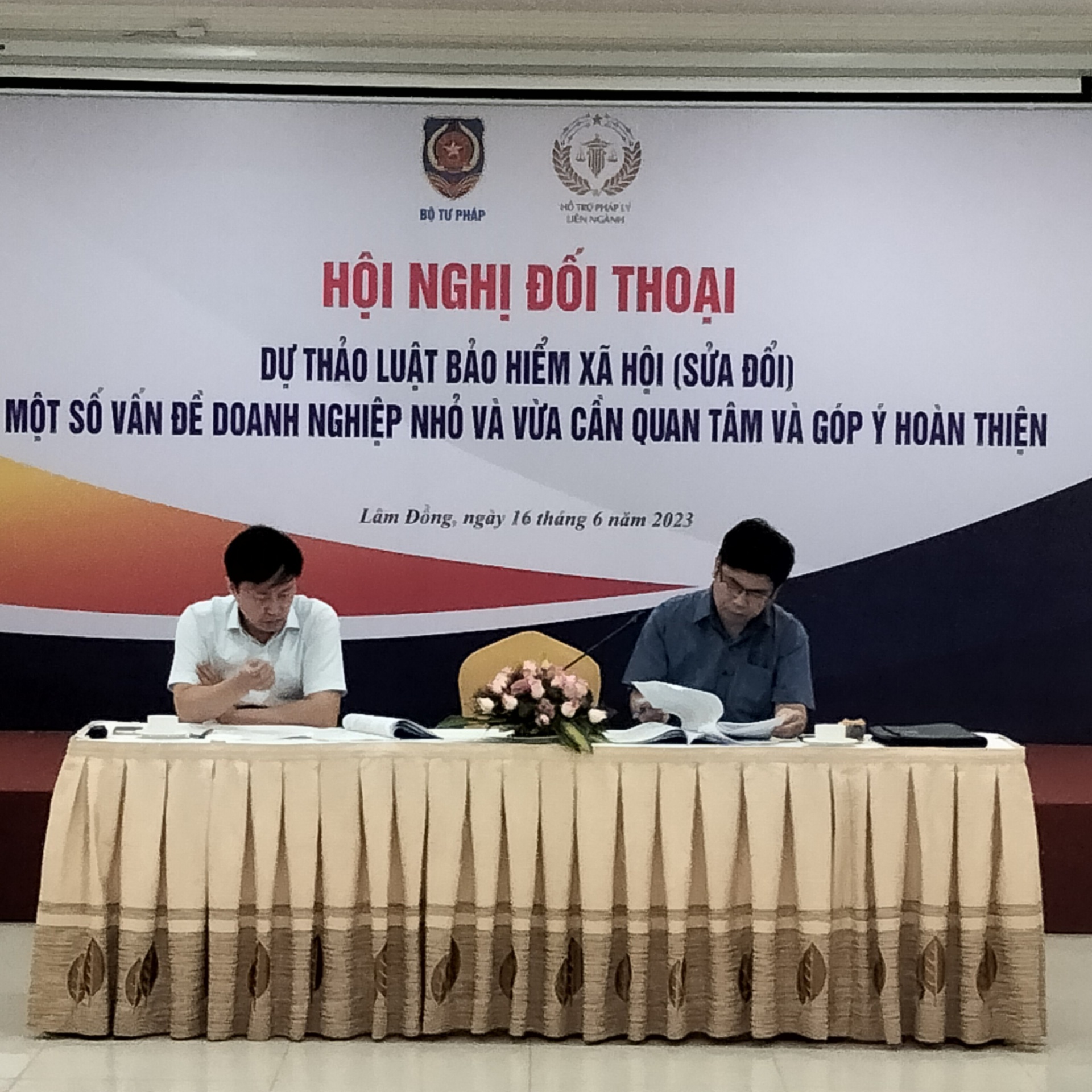 Không thể “đánh đồng” Công đoàn với tổ chức của người lao động trong Luật BHXH Không thể “đánh đồng” Công đoàn với tổ chức của người lao động trong Luật BHXH