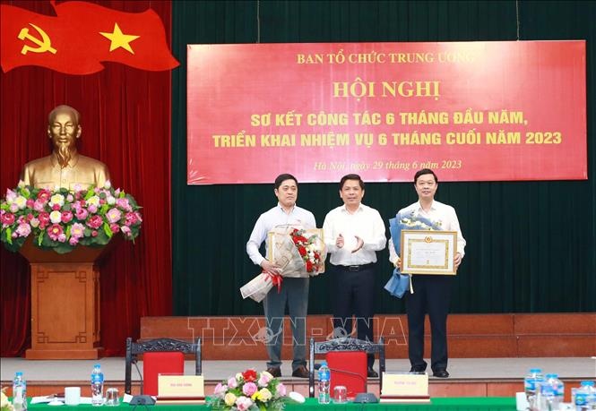 Mỗi việc làm phải toàn tâm, toàn ý cho Dân, cho Đảng Mỗi việc làm phải toàn tâm, toàn ý cho Dân, cho Đảng