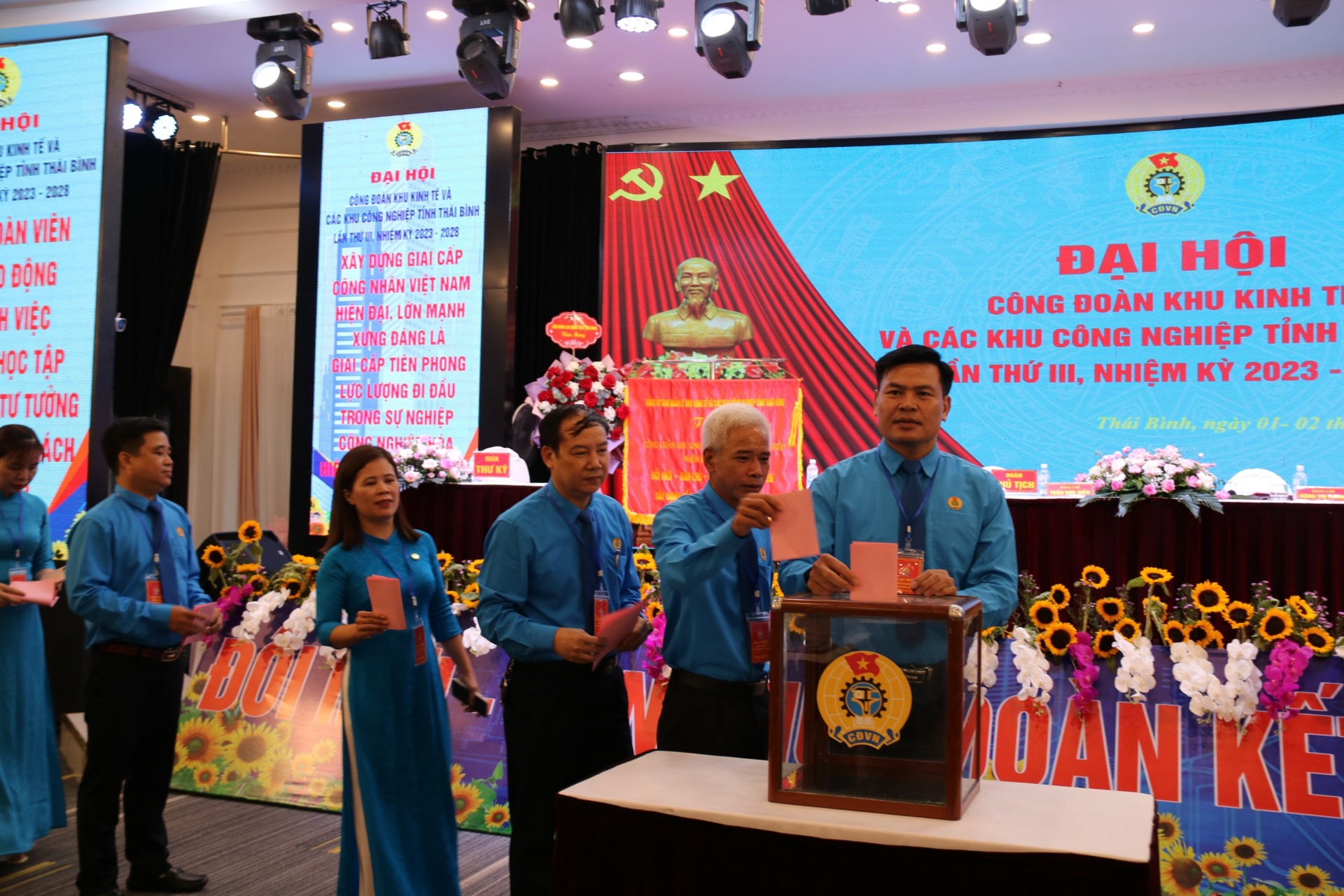 Để công đoàn là ngôi nhà thứ hai của người lao động