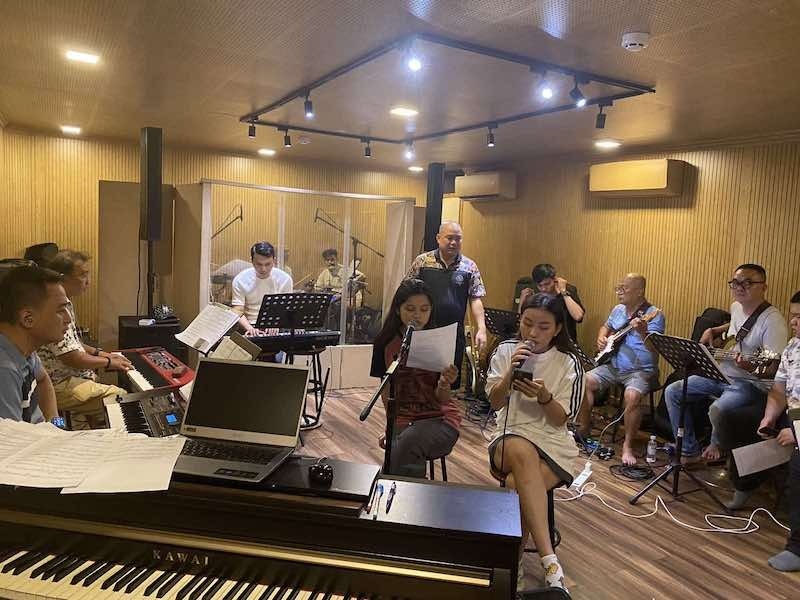 Thiêng Ngân và Tuyết Nhung sẽ song ca tác phẩm “Mẹ đón xuân nơi đâu”.