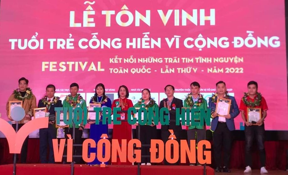 “Sứ giả đỏ” trên những nẻo đường thiện nguyện