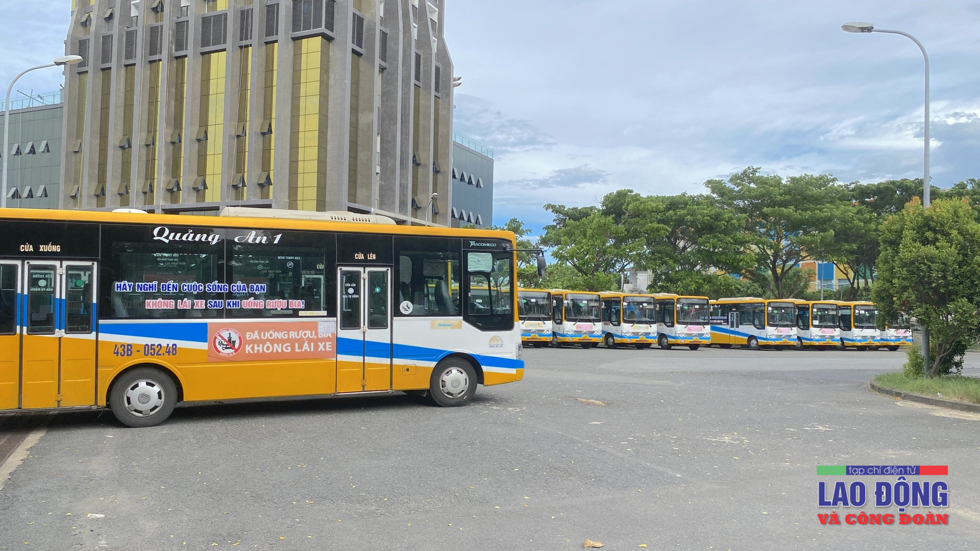 Bài 13: Người lao động bị nợ lương, xe buýt không chạy, cần xử lý người có trách nhiệm! Bài 13: Người lao động bị nợ lương, xe buýt không chạy, cần xử lý người có trách nhiệm!