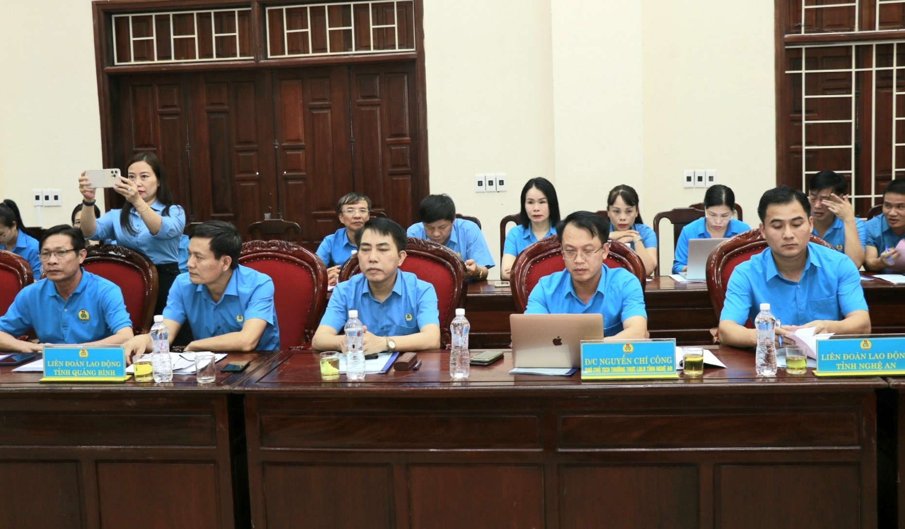 Quyết tâm hoàn thành nhiệm vụ, đạt và vượt các chỉ tiêu được giao Quyết tâm hoàn thành nhiệm vụ, đạt và vượt các chỉ tiêu được giao