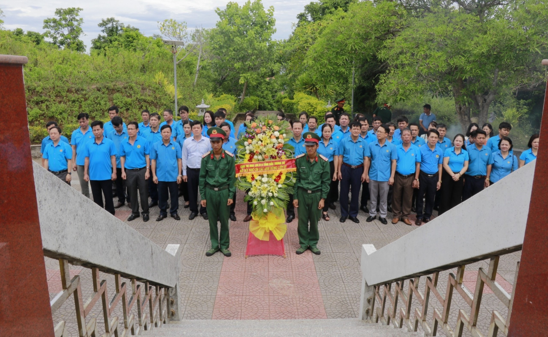 Quyết tâm hoàn thành nhiệm vụ, đạt và vượt các chỉ tiêu được giao Quyết tâm hoàn thành nhiệm vụ, đạt và vượt các chỉ tiêu được giao