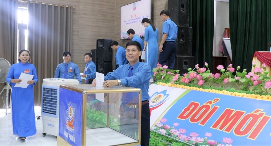 Tin tưởng vào nhiệm kỳ mới đầy khởi sắc của Công đoàn huyện Nam Đàn Tin tưởng vào nhiệm kỳ mới đầy khởi sắc của Công đoàn huyện Nam Đàn