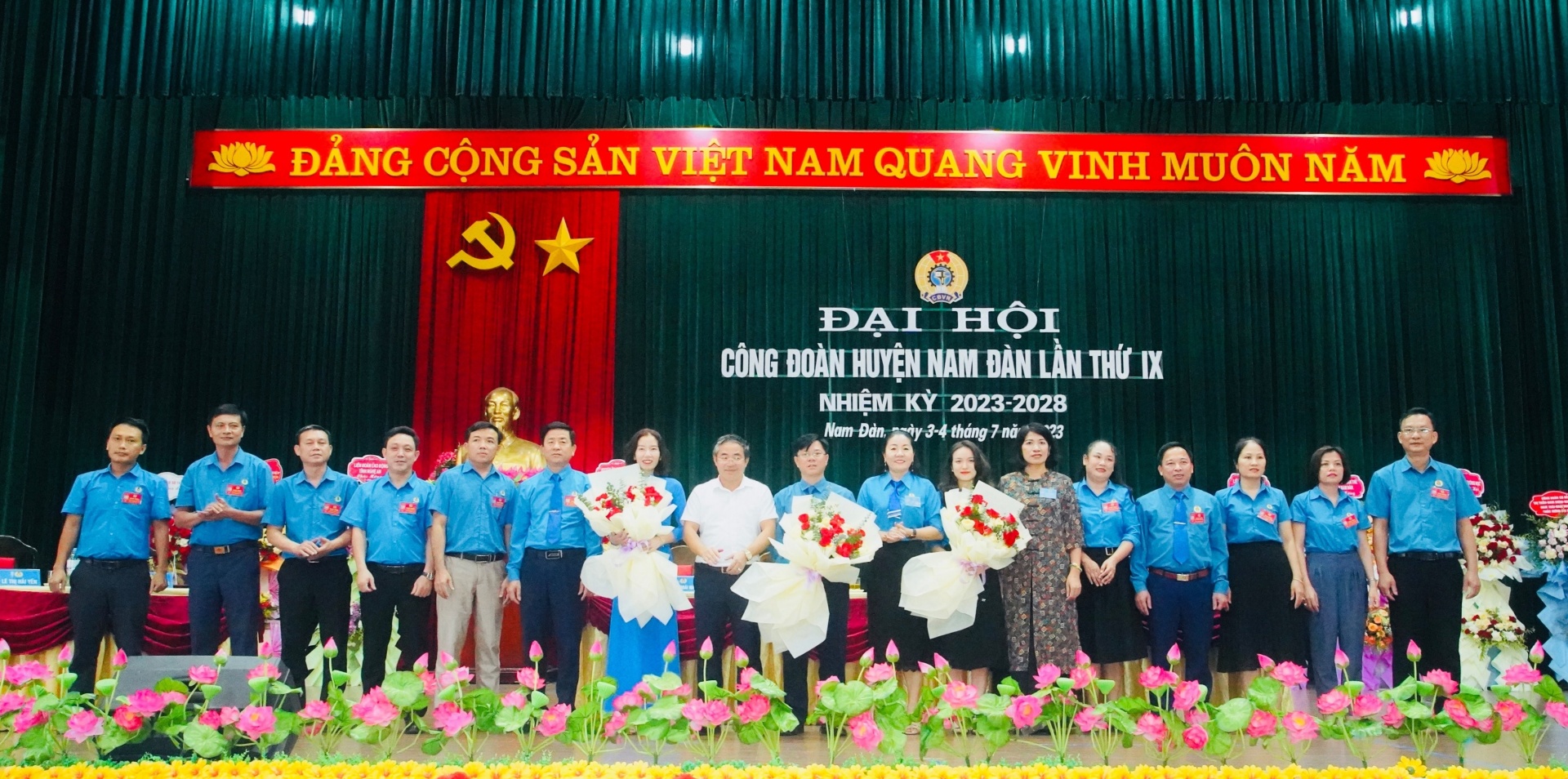 Tin tưởng vào nhiệm kỳ mới đầy khởi sắc của Công đoàn huyện Nam Đàn Tin tưởng vào nhiệm kỳ mới đầy khởi sắc của Công đoàn huyện Nam Đàn