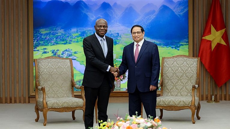 Tổng Giám đốc ILO kêu gọi cân bằng giữa tăng trưởng kinh tế và việc làm thỏa đáng Tổng Giám đốc ILO kêu gọi cân bằng giữa tăng trưởng kinh tế và việc làm thỏa đáng