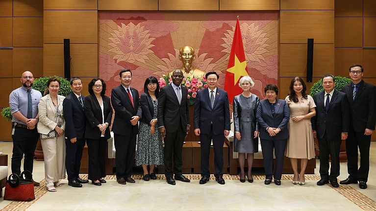 Tổng Giám đốc ILO kêu gọi cân bằng giữa tăng trưởng kinh tế và việc làm thỏa đáng Tổng Giám đốc ILO kêu gọi cân bằng giữa tăng trưởng kinh tế và việc làm thỏa đáng