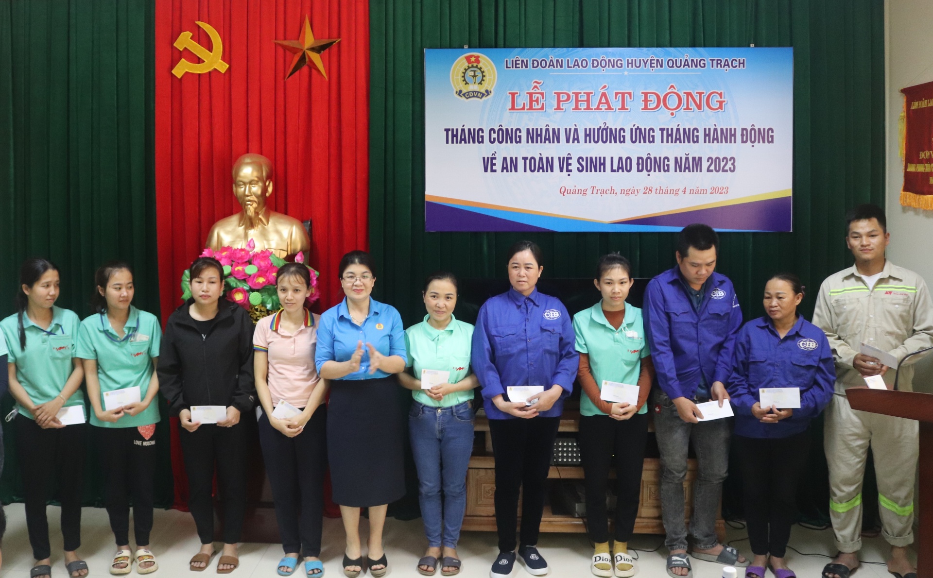 Công đoàn Quảng Bình: Huy động các nguồn lực để hỗ trợ đoàn viên, NLĐ khó khăn Công đoàn Quảng Bình: Huy động các nguồn lực để hỗ trợ đoàn viên, NLĐ khó khăn