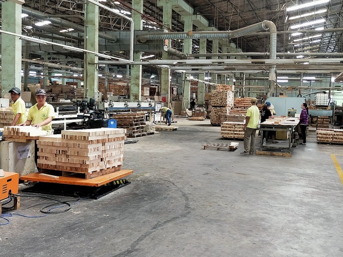 Được giữ nguyên tiền thưởng, công nhân đình công ở Bình Dương đã quay lại làm việc Được giữ nguyên tiền thưởng, công nhân đình công ở Bình Dương đã quay lại làm việc