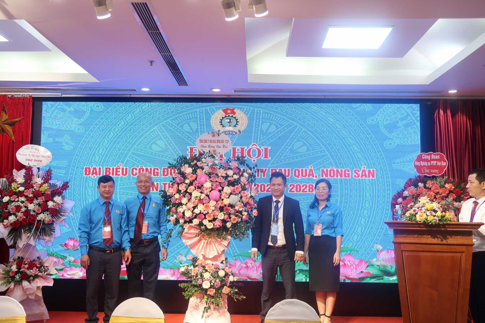 Khắc phục khó khăn, thiết thực chăm lo, bảo vệ NLĐ và đồng hành cùng doanh nghiệp Khắc phục khó khăn, thiết thực chăm lo, bảo vệ NLĐ và đồng hành cùng doanh nghiệp