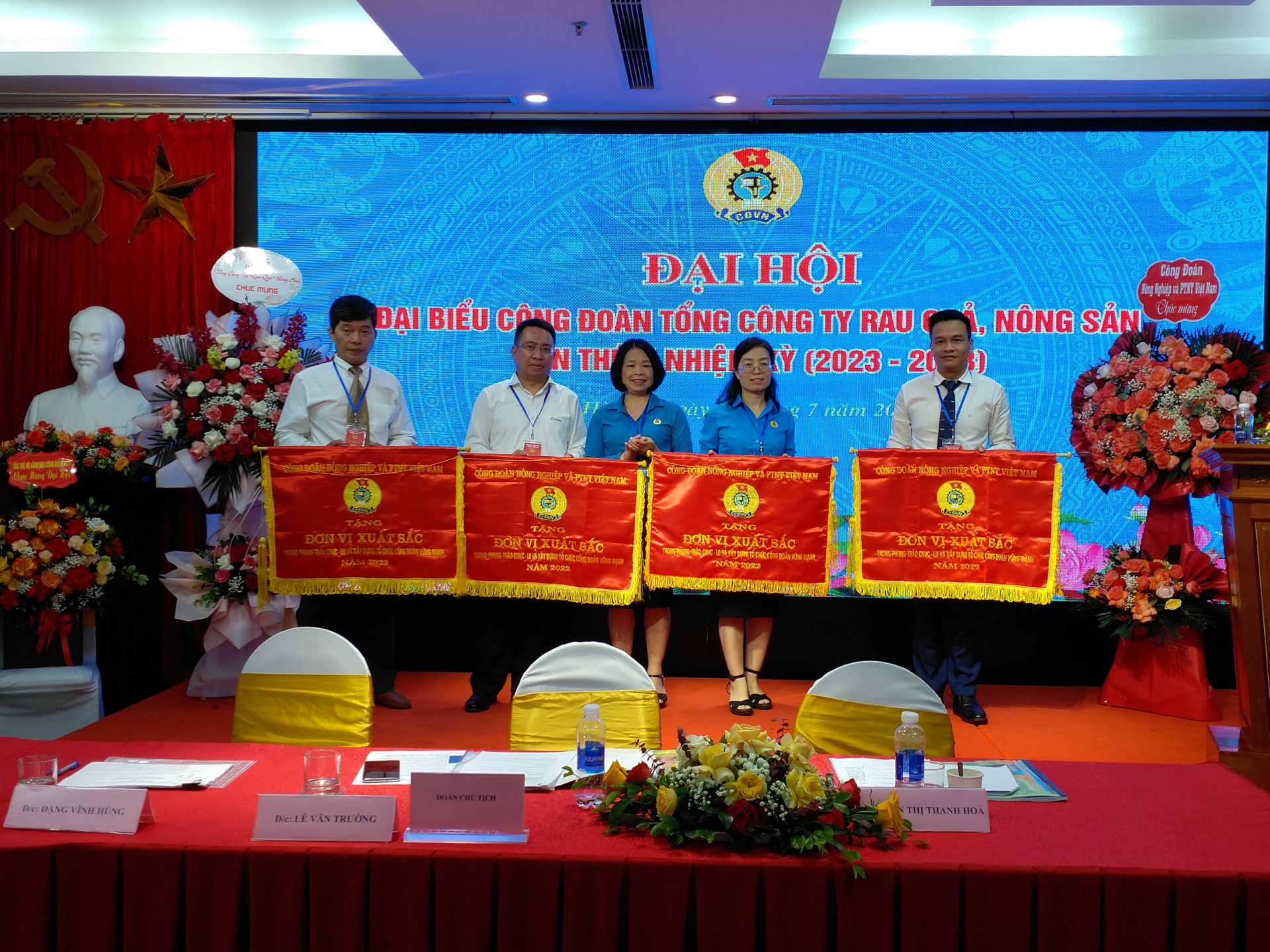 Khắc phục khó khăn, thiết thực chăm lo, bảo vệ NLĐ và đồng hành cùng doanh nghiệp Khắc phục khó khăn, thiết thực chăm lo, bảo vệ NLĐ và đồng hành cùng doanh nghiệp