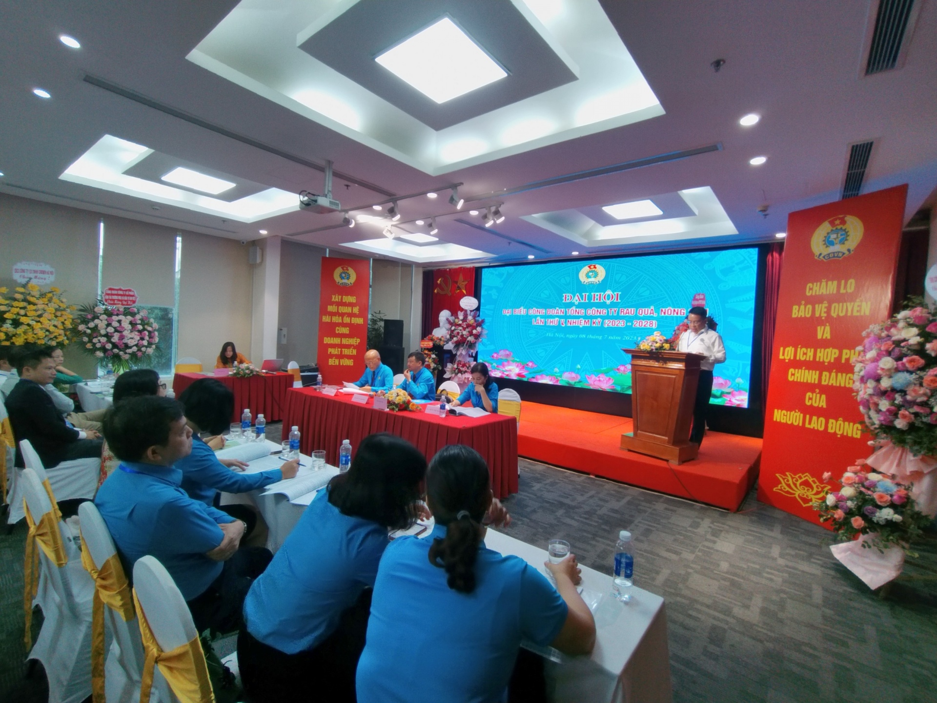 Khắc phục khó khăn, thiết thực chăm lo, bảo vệ NLĐ và đồng hành cùng doanh nghiệp Khắc phục khó khăn, thiết thực chăm lo, bảo vệ NLĐ và đồng hành cùng doanh nghiệp