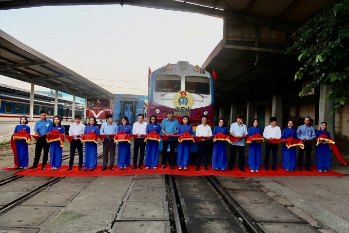Khai trương đoàn tàu tuyên truyền chào mừng Đại hội XVI Công đoàn Đường sắt Việt Nam Khai trương đoàn tàu tuyên truyền chào mừng Đại hội XVI Công đoàn Đường sắt Việt Nam