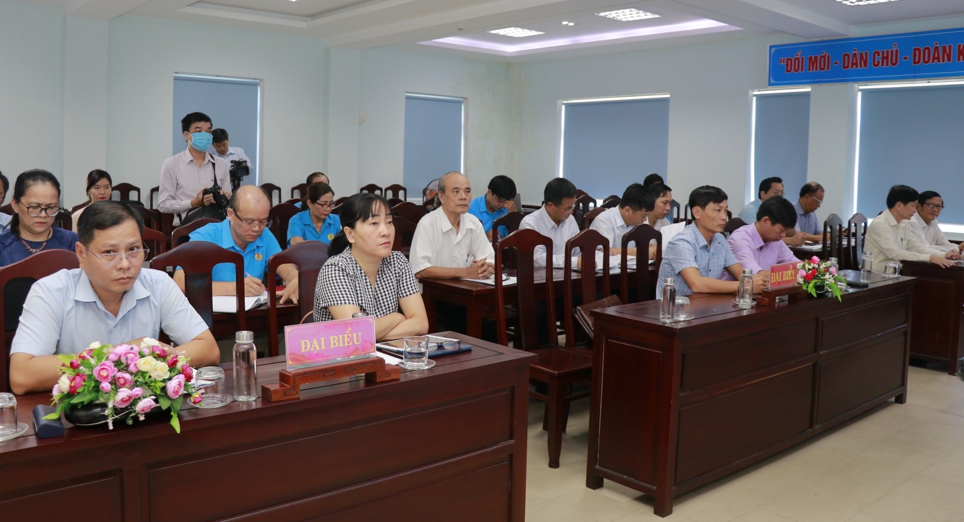 Nhiều ý kiến tham gia dự thảo báo cáo Đại hội Công đoàn tỉnh Thừa Thiên Huế lần thứ XV Nhiều ý kiến tham gia dự thảo báo cáo Đại hội Công đoàn tỉnh Thừa Thiên Huế lần thứ XV