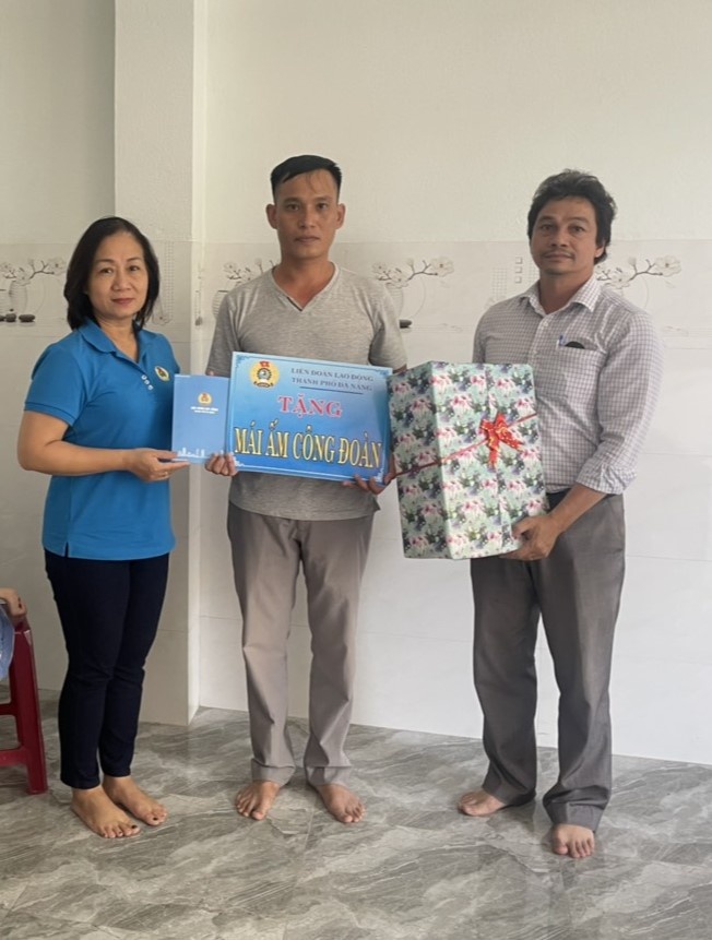 Công đoàn Đà Nẵng hỗ trợ gần 45 tỷ đồng cho công nhân lao động trong 06 tháng Công đoàn Đà Nẵng hỗ trợ gần 45 tỷ đồng cho công nhân lao động trong 06 tháng