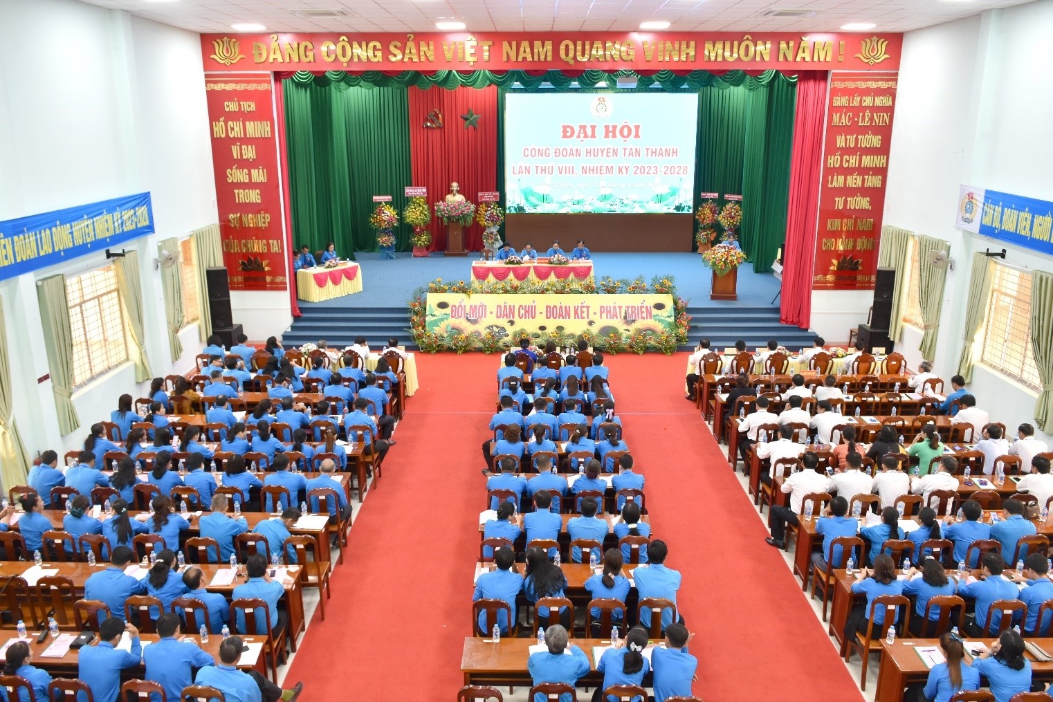 CÔNG ĐOÀN LONG AN HỖ TRỢ NGƯỜI LAO ĐỘNG GHYG  FDEDED FDF