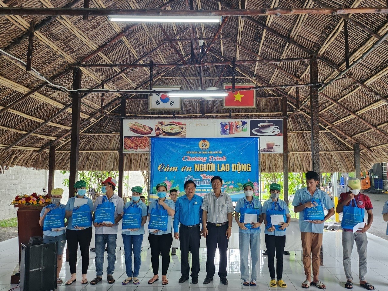 CÔNG ĐOÀN LONG AN HỖ TRỢ NGƯỜI LAO ĐỘNG GHYG  FDEDED FDF