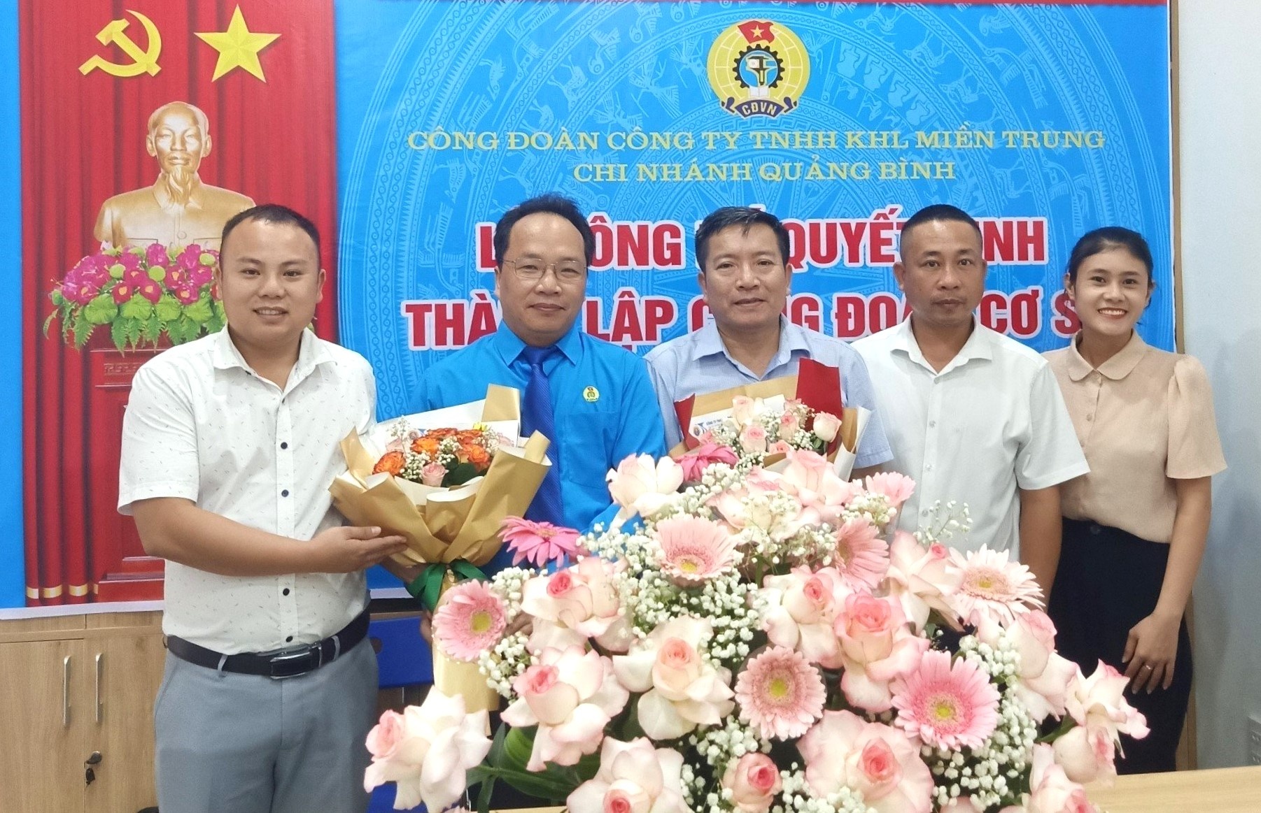 Công đoàn Quảng Bình: Hỗ trợ gần 10 tỉ đồng cho đoàn viên, NLĐ có hoàn cảnh khó khăn Công đoàn Quảng Bình: Hỗ trợ gần 10 tỉ đồng cho đoàn viên, NLĐ có hoàn cảnh khó khăn