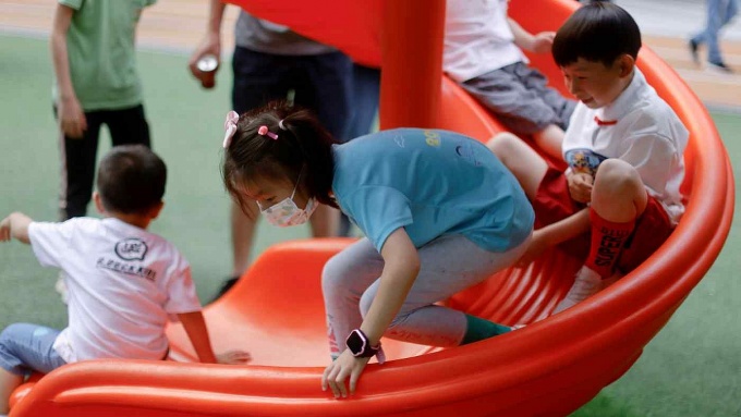 Đảng viên sinh con thứ 3 có bị kỷ luật?