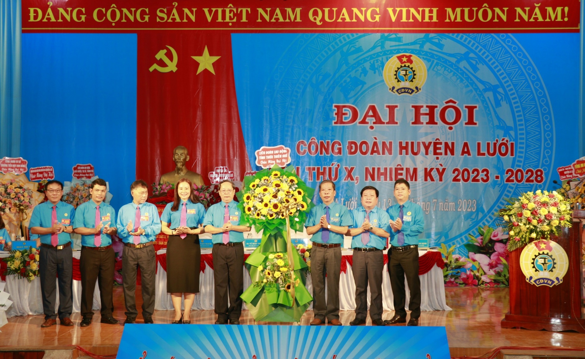 Công đoàn huyện A Lưới: Nỗ lực chăm lo cho đoàn viên, NLĐ khó khăn trong nhiệm kỳ mới Công đoàn huyện A Lưới: Nỗ lực chăm lo cho đoàn viên, NLĐ khó khăn trong nhiệm kỳ mới