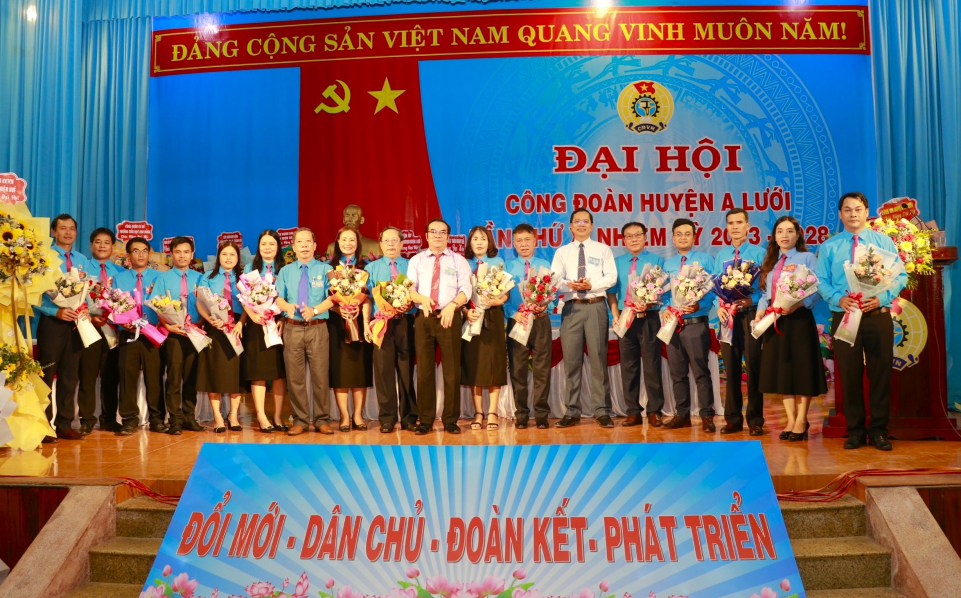 Công đoàn huyện A Lưới: Nỗ lực chăm lo cho đoàn viên, NLĐ khó khăn trong nhiệm kỳ mới Công đoàn huyện A Lưới: Nỗ lực chăm lo cho đoàn viên, NLĐ khó khăn trong nhiệm kỳ mới