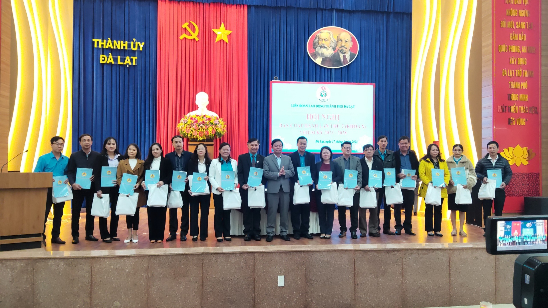 Công đoàn thành phố Đà Lạt tuyên dương "Công nhân tiêu biểu làm theo lời Bác" Công đoàn thành phố Đà Lạt tuyên dương "Công nhân tiêu biểu làm theo lời Bác"