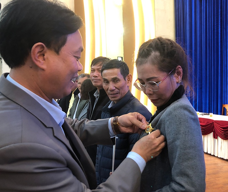 Công đoàn thành phố Đà Lạt tuyên dương "Công nhân tiêu biểu làm theo lời Bác" Công đoàn thành phố Đà Lạt tuyên dương "Công nhân tiêu biểu làm theo lời Bác"