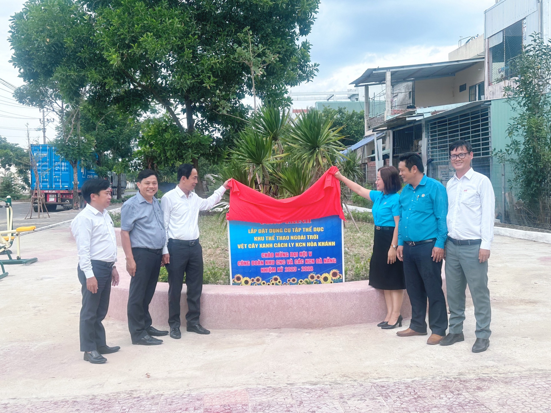 Đây là công trình chào mừng Đại hội Công đoàn Khu CNC và các KCN Đà Nẵng lần thứ V, nhiệm kỳ 2023 – 2028. Ảnh: PHAN NGUYÊN