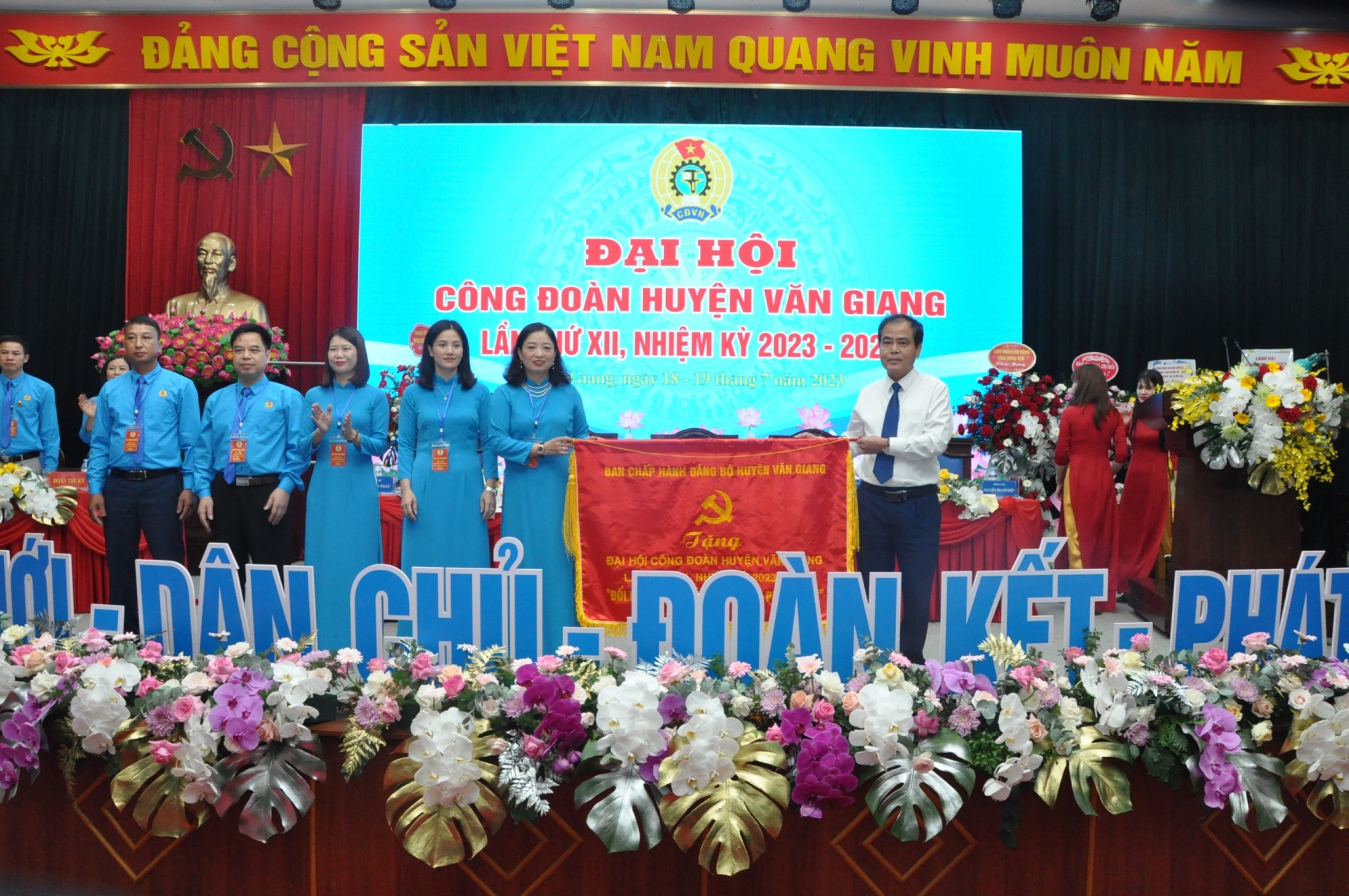 Công đoàn huyện Văn Giang: Tích cực chăm lo đời sống người lao động Công đoàn huyện Văn Giang: Tích cực chăm lo đời sống người lao động