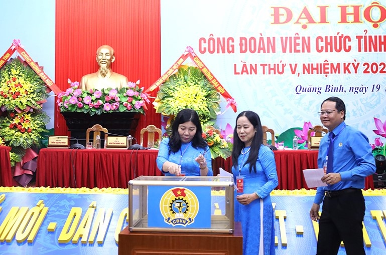 Nâng cao năng lực cán bộ công đoàn để thực hiện tốt các nhiệm vụ mới Nâng cao năng lực cán bộ công đoàn để thực hiện tốt các nhiệm vụ mới