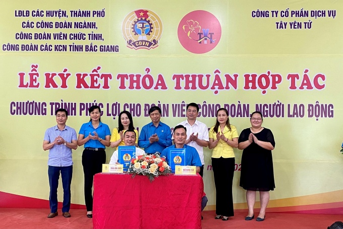 CĐ công ty điện tử Suntech hỗ trợ ĐV, NLĐ Chương trình “Tết sum vầy – Xuân gắn kết”. Ảnh: ĐVCC