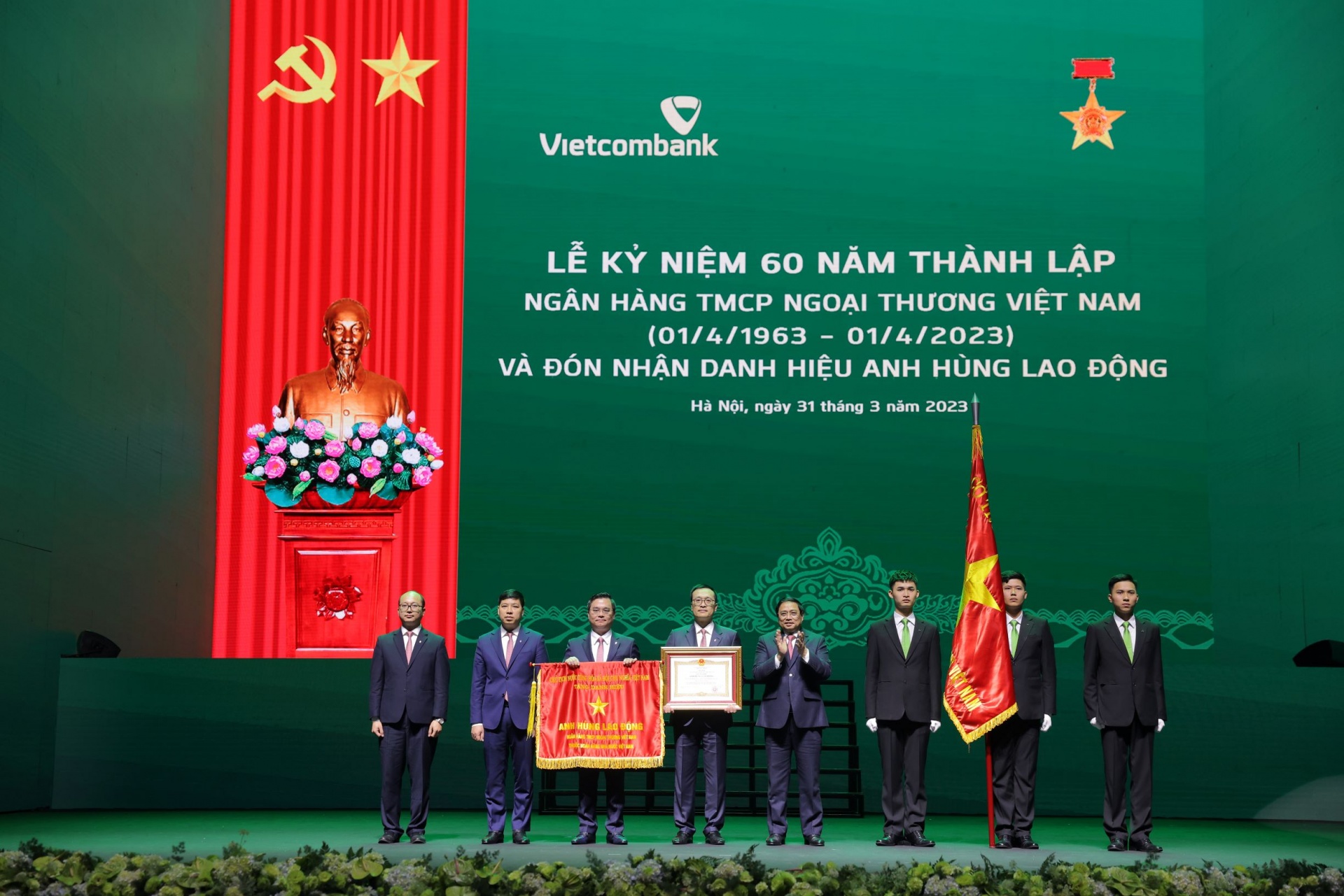 Vietcombank cũng được biết đến với hình ảnh ảnh ngân hàng xanh phát triển bền vững vì cộng đồng. 