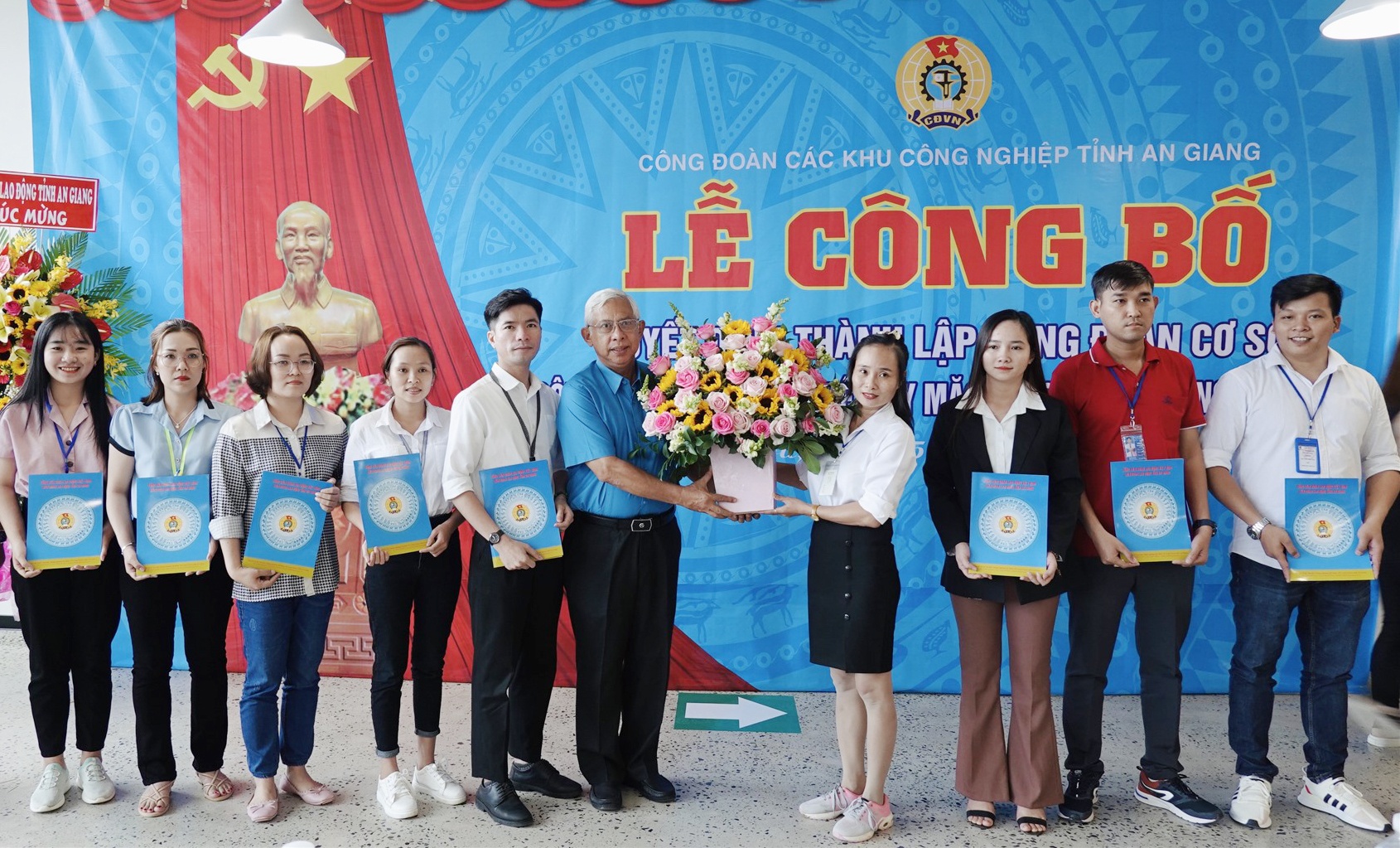 An Giang: Phải xem phát triển đoàn viên là nhiệm vụ “pháp lệnh” An Giang: Phải xem phát triển đoàn viên là nhiệm vụ “pháp lệnh”