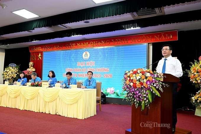 Bộ trưởng Nguyễn Hồng Diên: Công đoàn Bộ Công thương cần tiếp tục đổi mới mạnh mẽ Bộ trưởng Nguyễn Hồng Diên: Công đoàn Bộ Công thương cần tiếp tục đổi mới mạnh mẽ