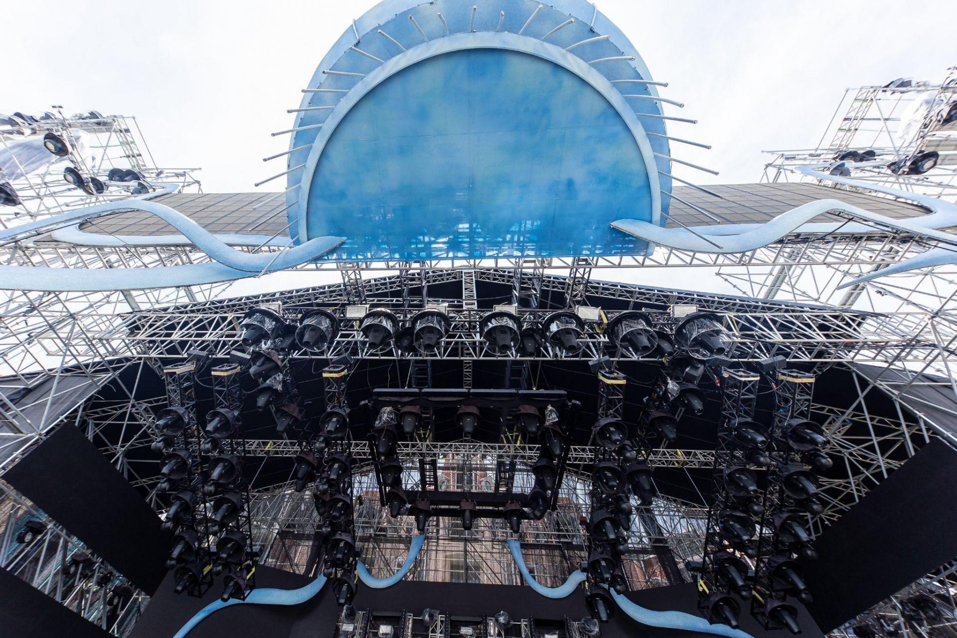 Hé lộ sân khấu tổng duyệt 8Wonder của Charlie Puth và dàn sao Việt trước giờ G