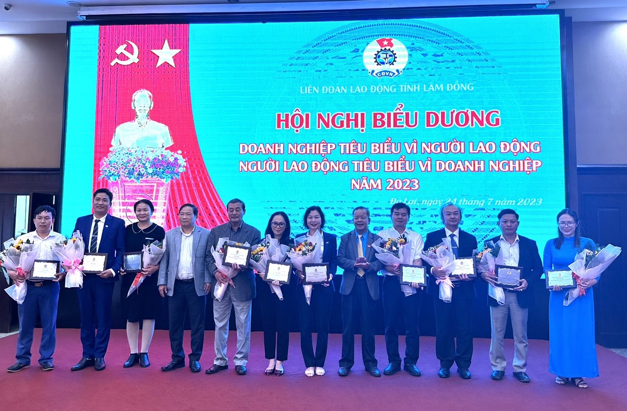 Doanh nghiệp - Công đoàn - Người lao động: “Đồng hành để cùng phát triển” Doanh nghiệp - Công đoàn - Người lao động: “Đồng hành để cùng phát triển”