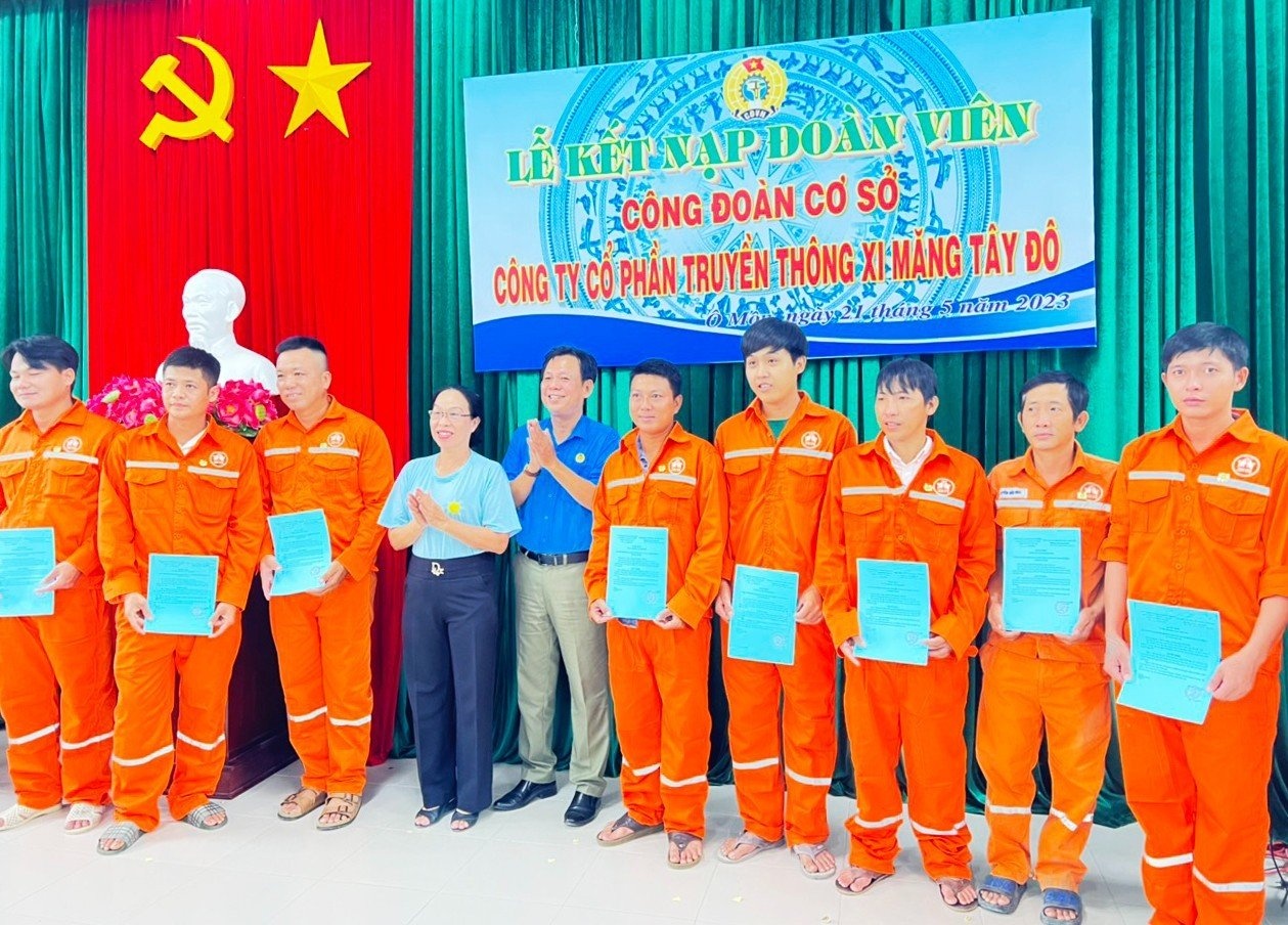 Phát triển đoàn viên: “Công đoàn phải là chỗ dựa vững chắc cho người lao động” Phát triển đoàn viên: “Công đoàn phải là chỗ dựa vững chắc cho người lao động”